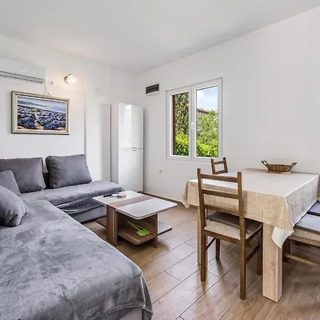 Apartment 1 Bedroom Gorgeous In *