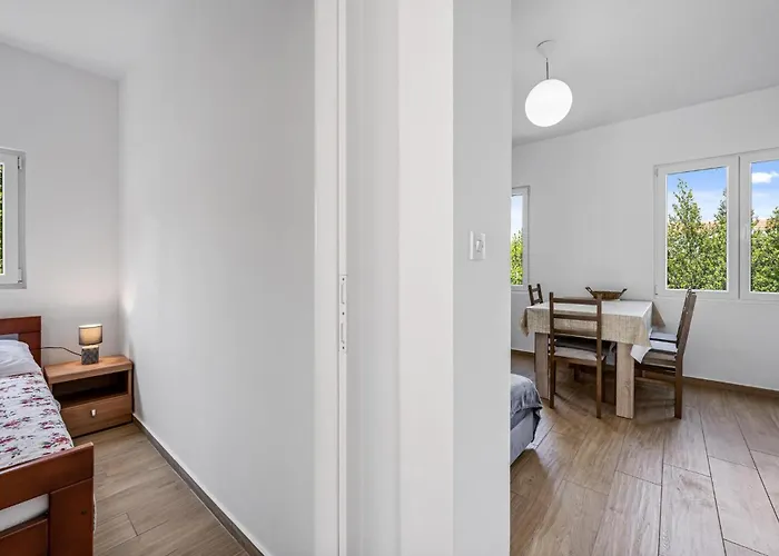 1 Bedroom Gorgeous In Zlarin