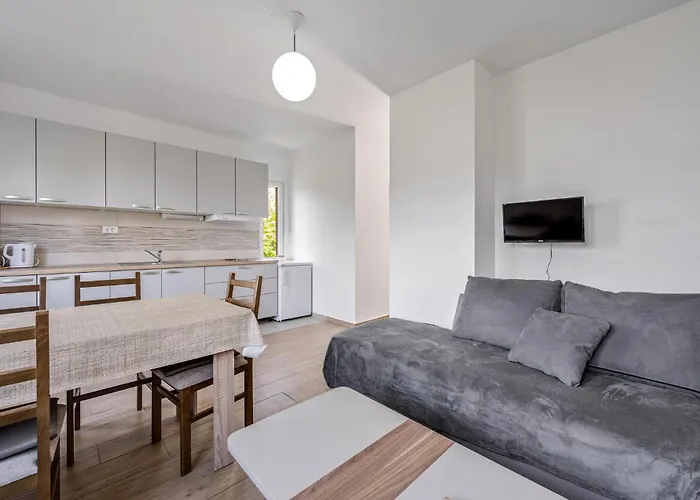 1 Bedroom Gorgeous In * זלארין